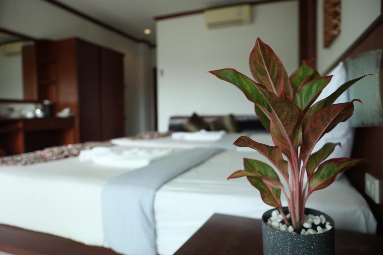 New Forest Patong Ngoại thất bức ảnh